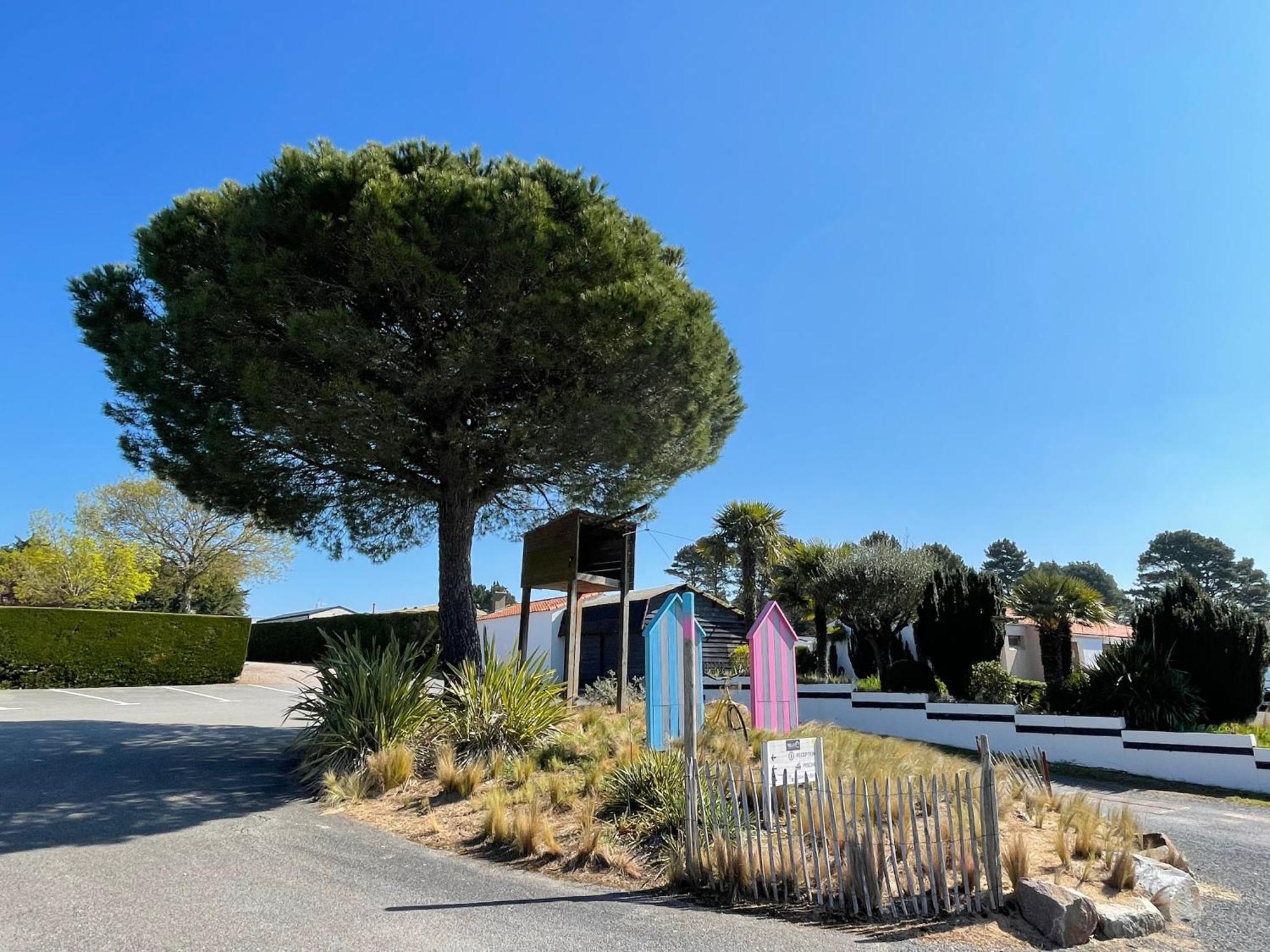 Camping Les Brillas Les Moutiers Exterior foto