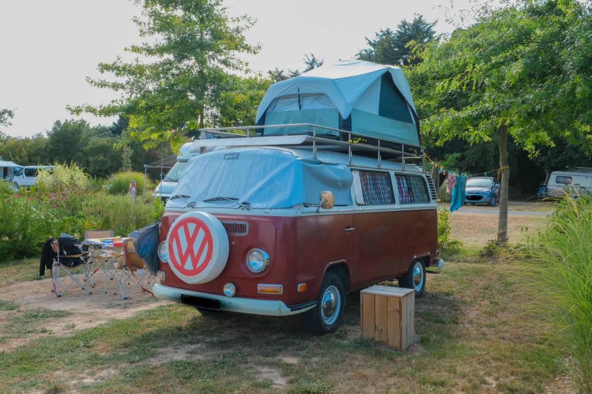 Camping Les Brillas Les Moutiers Exterior foto