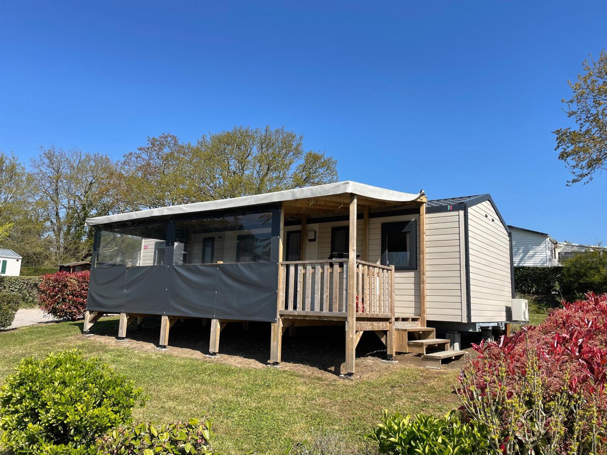 Camping Les Brillas Les Moutiers Exterior foto